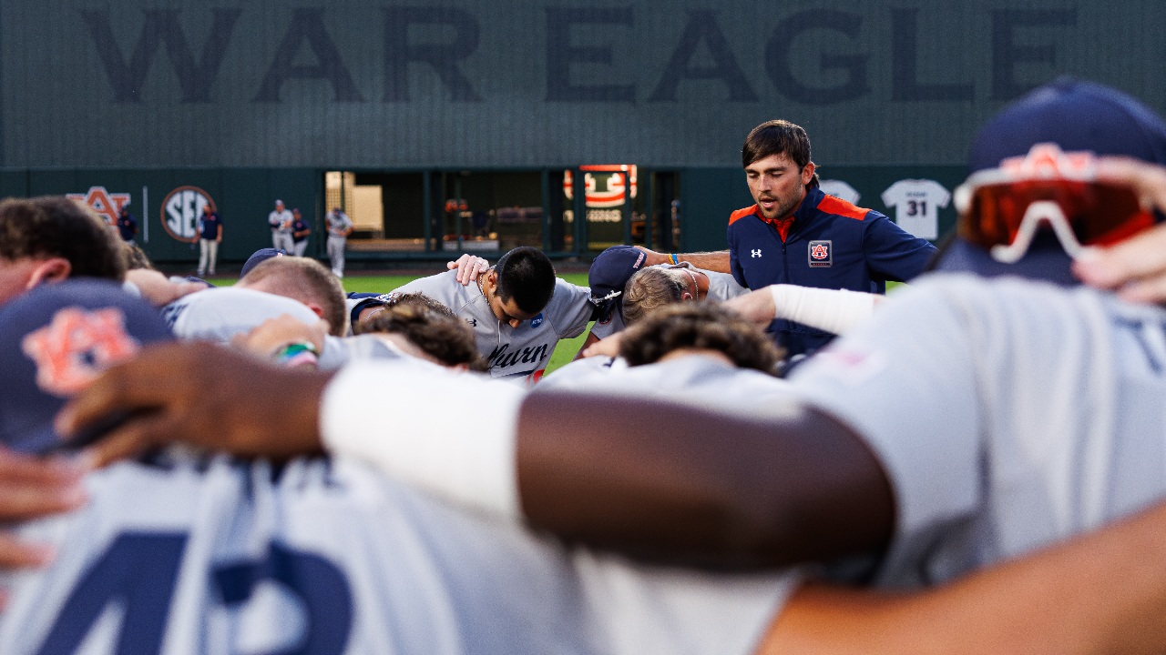 Auburn baseball chaplain Mason Maners pointing Tigers to Jesus