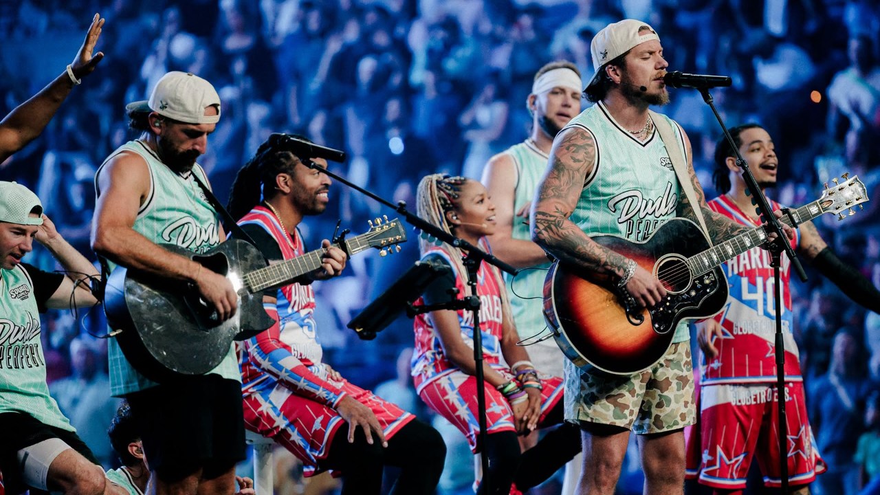 Dude Perfect stars ‘glorifying Jesus Christ’ with worship music, Gospel message on tour